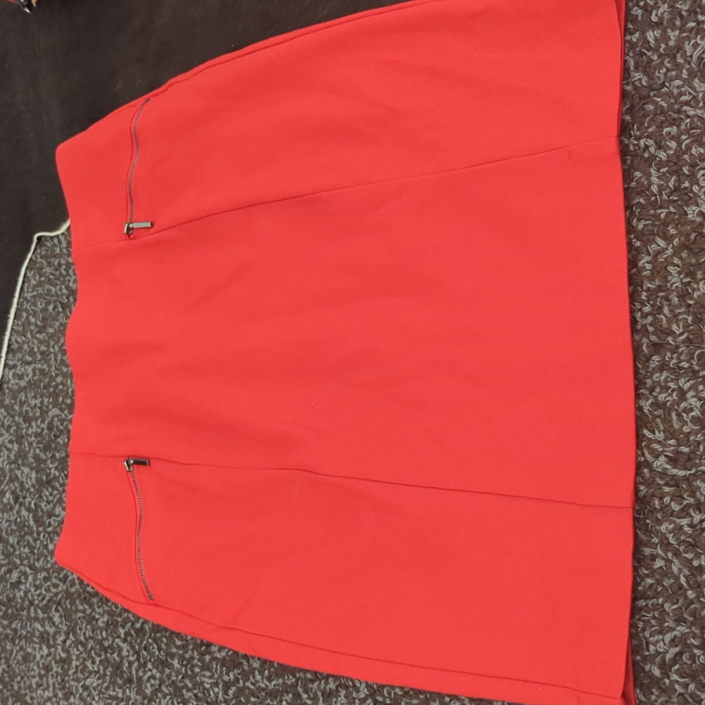 Red skirt, excellent condition
